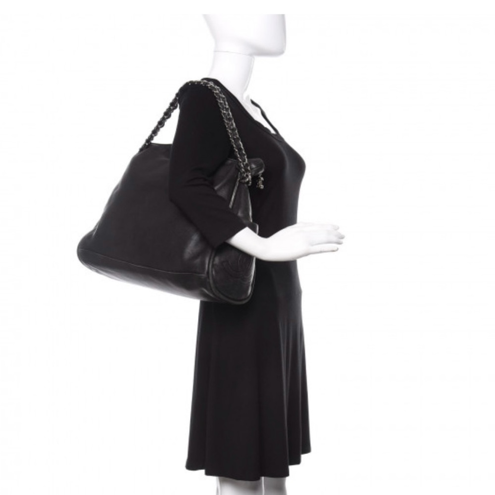 CHANEL Black Shoulder Bag